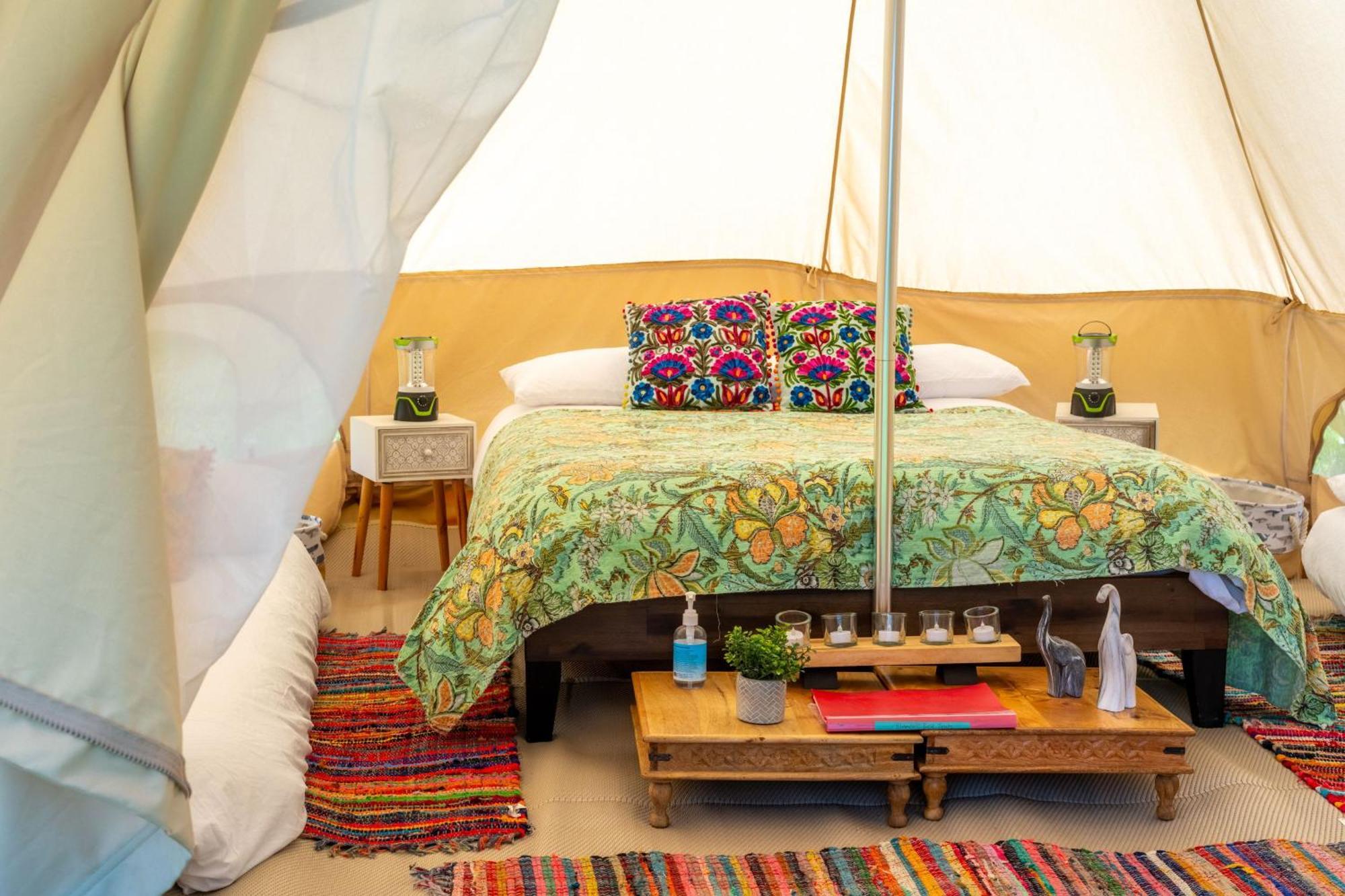 Cowslip At Blancas Bell Tents Villa Ringstead  ภายนอก รูปภาพ